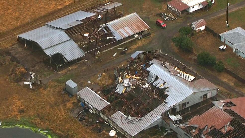 Tornado destroys 2 barns, damages 3 in Linn County; funnel cloud near