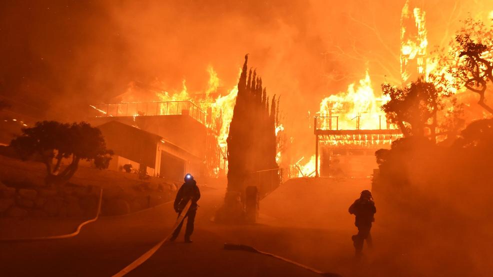 California Wildfires Ventura Co. wildfire AP80.jpg