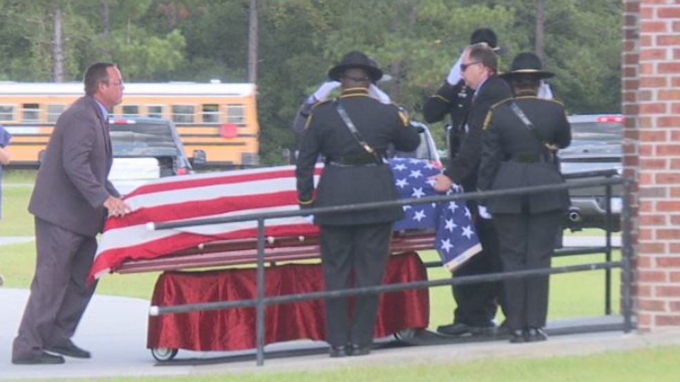 'There is a void in Ludowici' Hundreds show to pay respects to fallen police chief WTGS