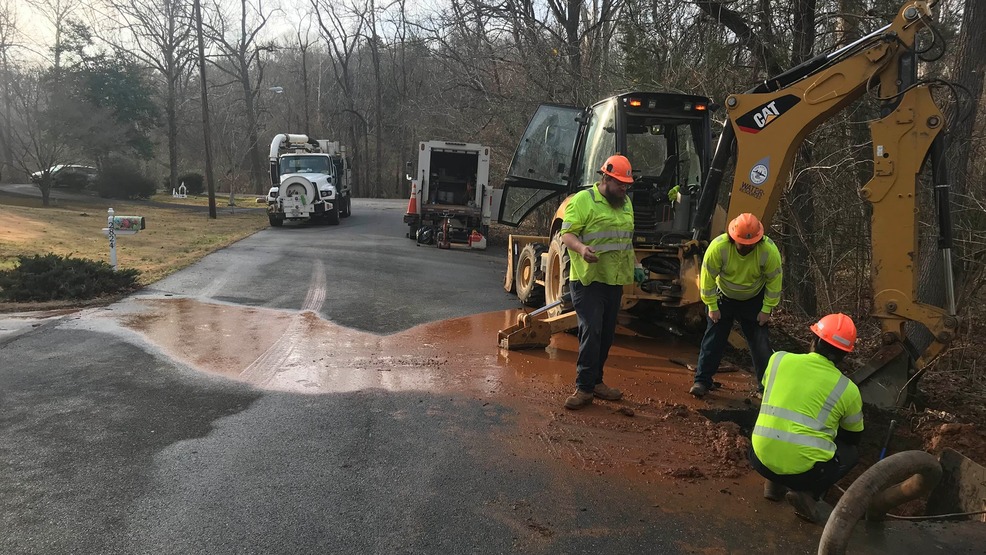 Water crews work to repair water main break in Lynchburg on Christmas Day - WSET