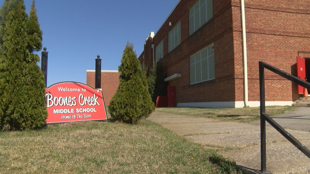 'A lot of great memories' Alumni and educators say goodbye to Boones