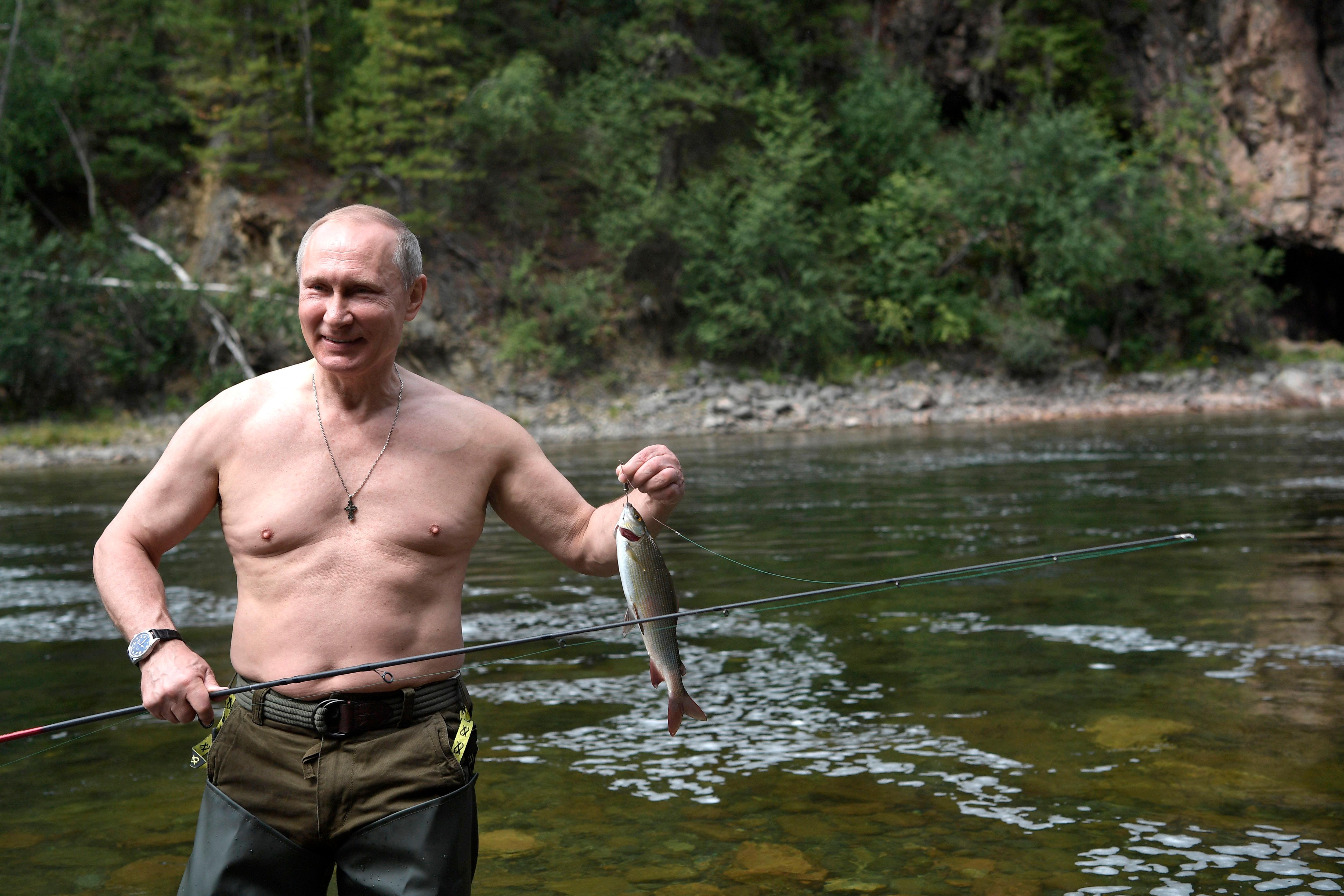 Putin Goes Fishing In Russia S Siberia Mountains Wgme