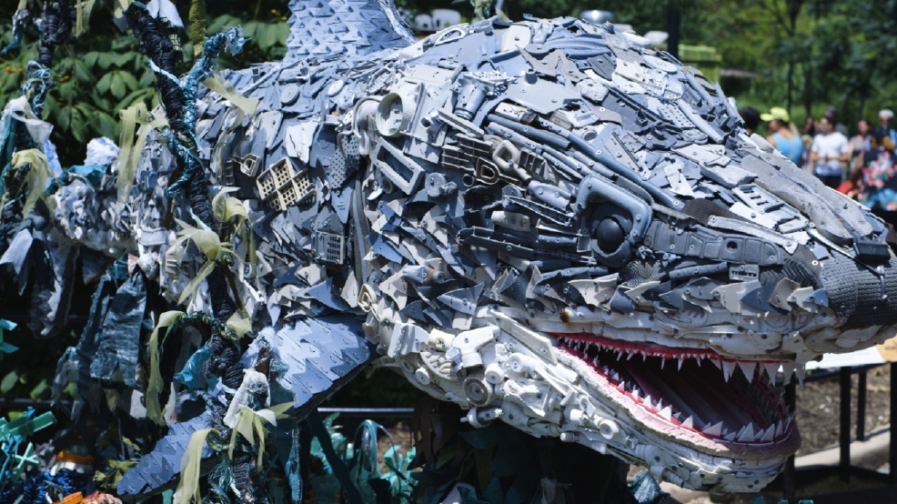 These amazing animal sculptures were created out of plastic found in the Pacific 