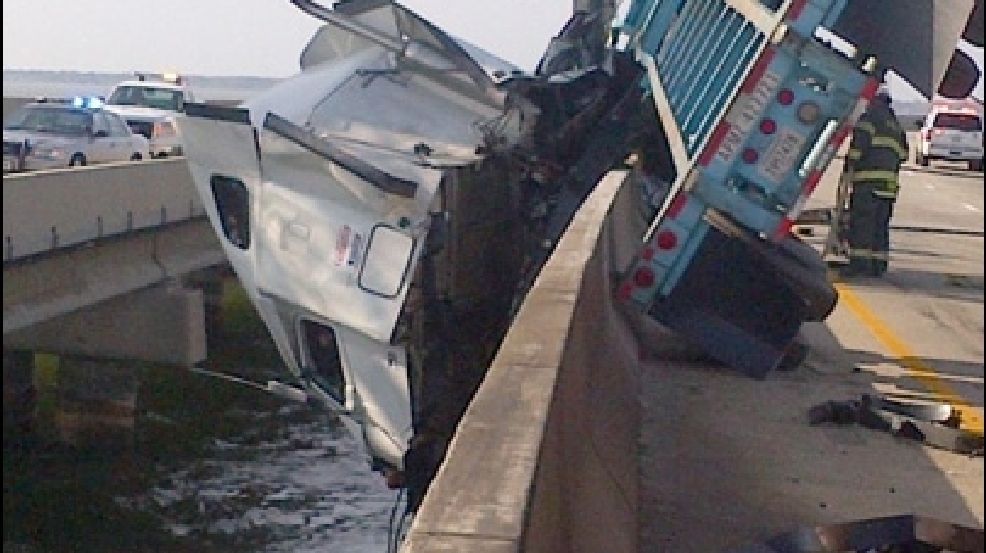 130409_bridge_truk.jpg
