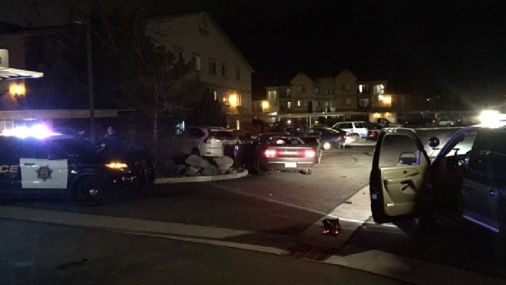 Reno Police investigate shooting, car crash at S. Reno apartment