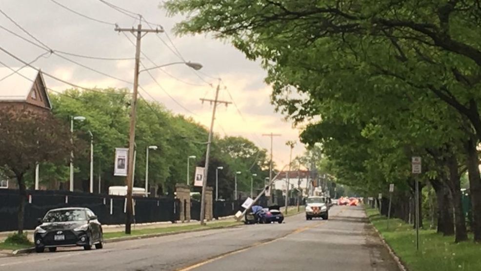 Accident closes Broadway in Watervliet in front of Arsenal WRGB