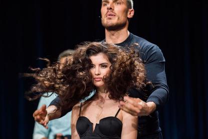 Photos Hair Stylist To J Lo Ariana Grande Kim K Stops By